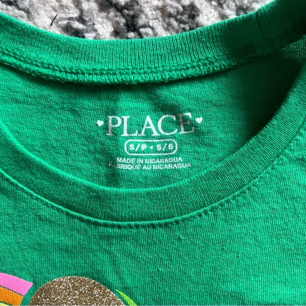 Girls Saint Patrick’s Day Shirt‎ Size 5/6 Green Shamrock Gold Shimmery Glitter